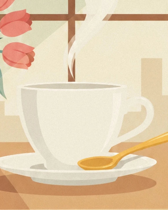 Eine dampfende weiße Tasse auf ihrer Untertasse, mit einem goldenen Löffel
