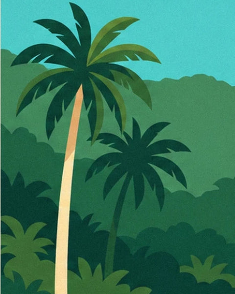 Les palmiers aux longues palmes vertes sur fond de forêt tropicale et de ciel turquoise
