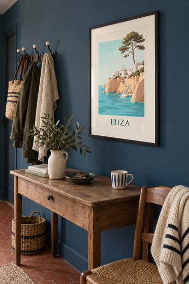 Poster scogliere ocra e case bianche di Ibiza: incorniciato a parete