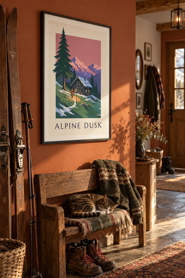 Poster chalet in una valle delle Alpi al crepuscolo: incorniciato alla parete