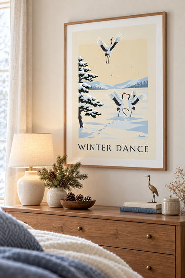 Poster Mandschurenkraniche tanzen im Schnee: gerahmt an der Wand