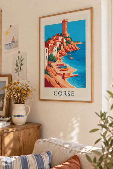 Affiche village côtier, tour génoise et barques en Corse : encadrée au mur