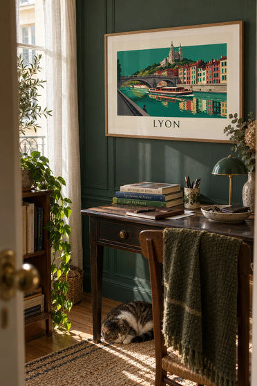 Poster Boot unter einer Brücke über die Saône und Vieux Lyon: gerahmt an der Wand