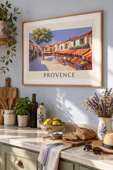 Poster mercato provenzale con banchi di frutta e verdura: incorniciato alla parete