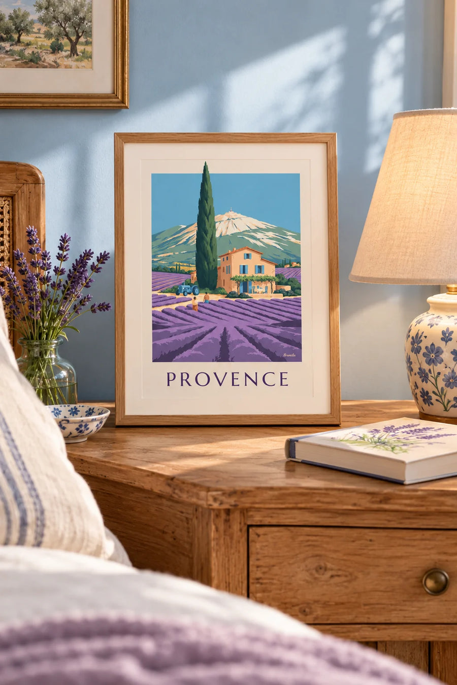 Poster di mas provenzale tra i campi di lavanda: formato piccolo A4 con cornice