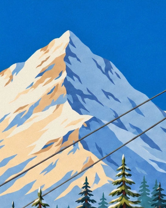 Der verschneite Gipfel unter dem blauen Himmel hinter den Seilen der Gondelbahn