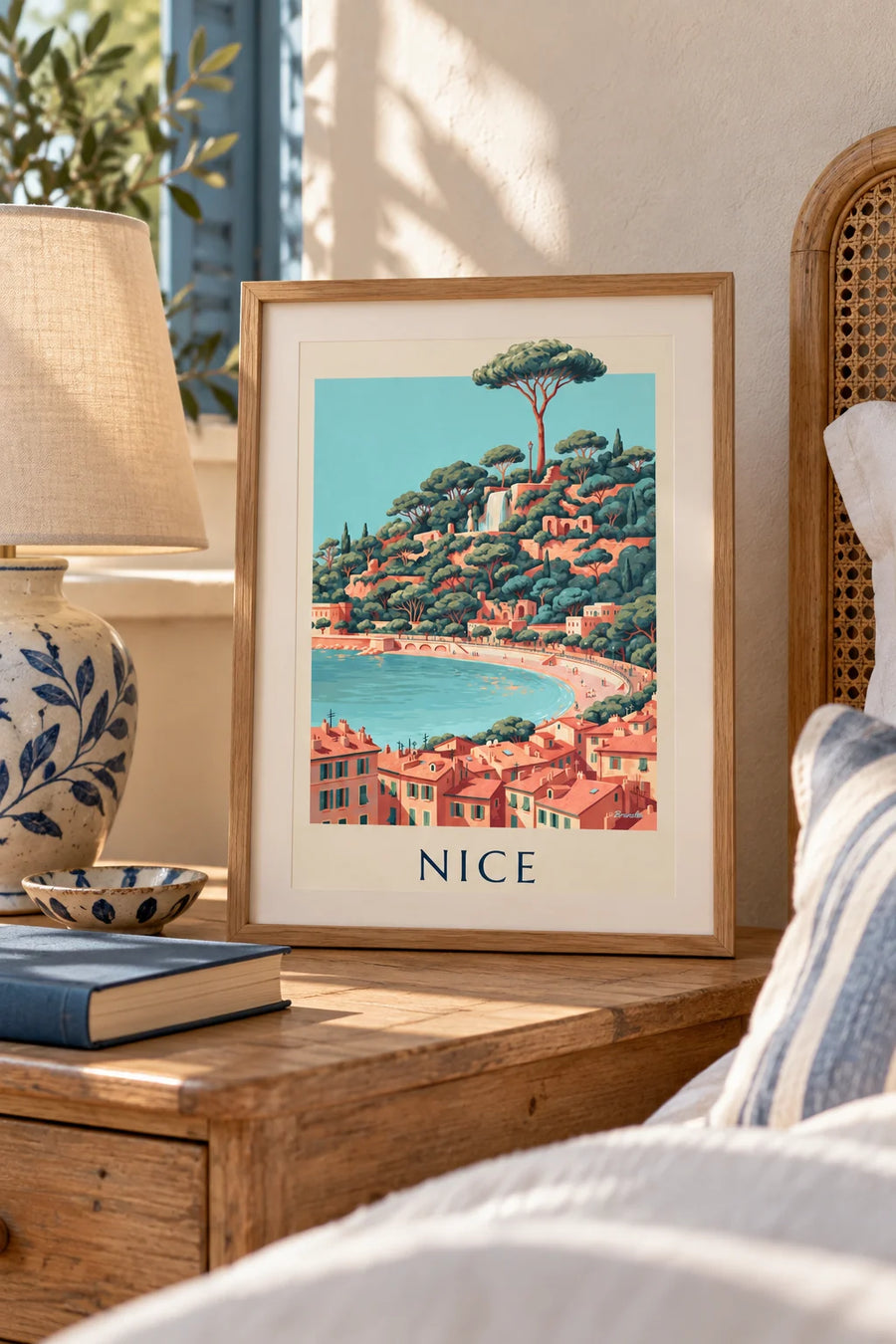 Affiche cascade de la colline du Château et baie des Anges à Nice : petit format A4 encadré