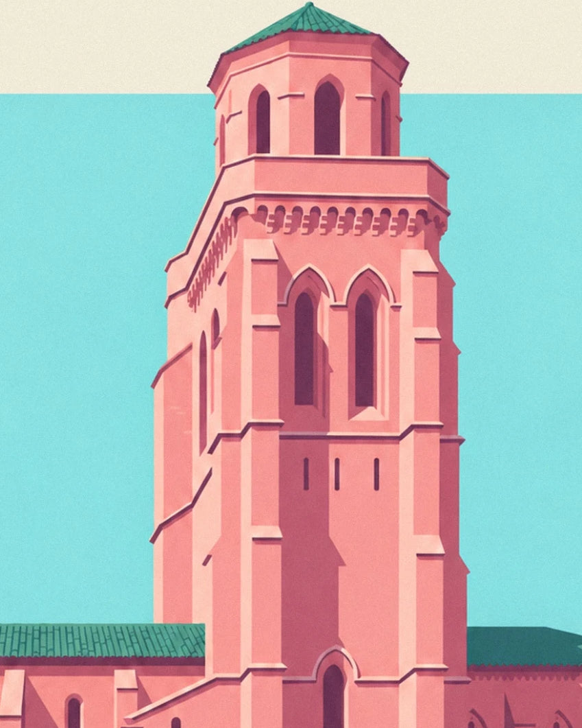 Der rosa Glockenturm des Couvent des Jacobins mit seinen hohen Öffnungen und dem grünen Dach