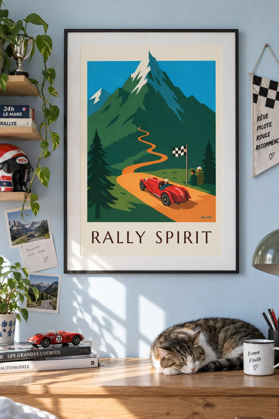 Affiche roadster rouge dans un rallye automobile de montagne : encadrée au mur