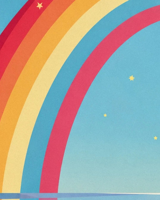Un arc-en-ciel aux larges bandes colorées et ses petites étoiles sur fond bleu