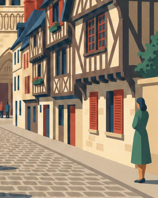 La femme en manteau vert devant les maisons à colombages et leurs volets rouges