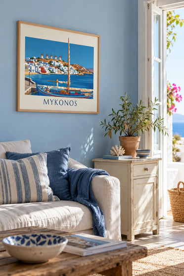 Poster caicco nel porto di Mykonos davanti ai mulini di Kato Mili: incorniciato alla parete
