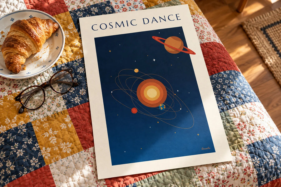 Poster Saturno e pianeti in orbita attorno al Sole su sfondo blu notte: appoggiato su un tavolo