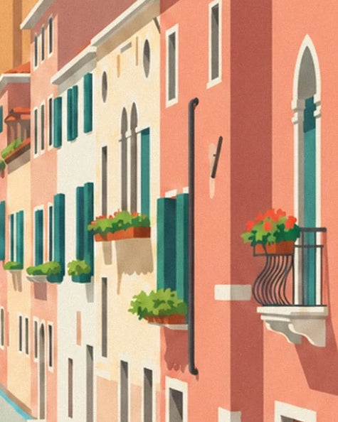 Façades rose corail aux volets verts, jardinières fleuries et balcon en fer forgé sur le canal