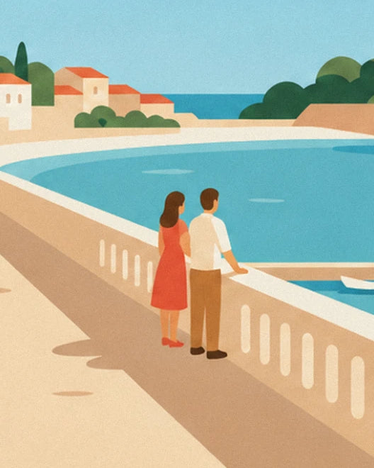 Le couple sur la promenade, accoudé à la balustrade face à la baie