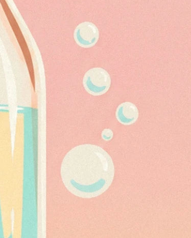 Ein Wirbel aus cremefarbenen und türkisfarbenen Blasen neben der Flasche vor rosa Hintergrund