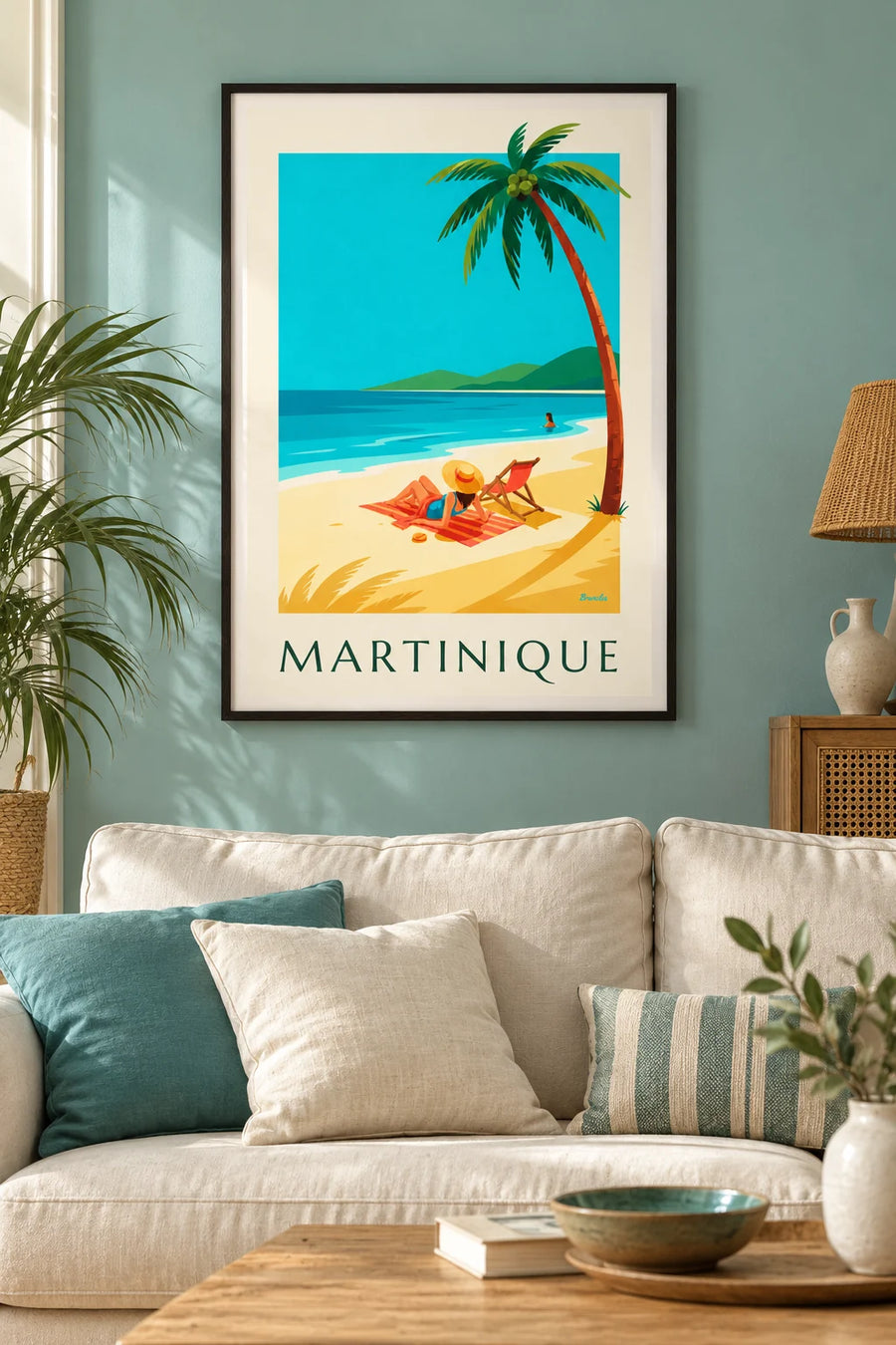 Affiche femme sur une plage de sable blanc en Martinique : encadrée au mur
