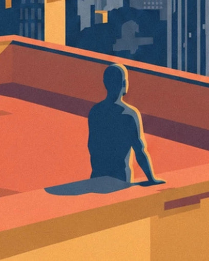 Une silhouette bleu sombre accoudée au parapet orangé d’un toit de Manhattan