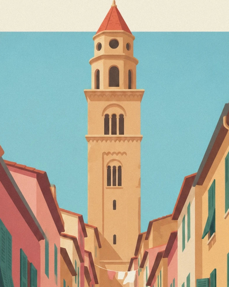 Le clocher ocre de Sainte-Réparate au-dessus des façades colorées du Vieux-Nice