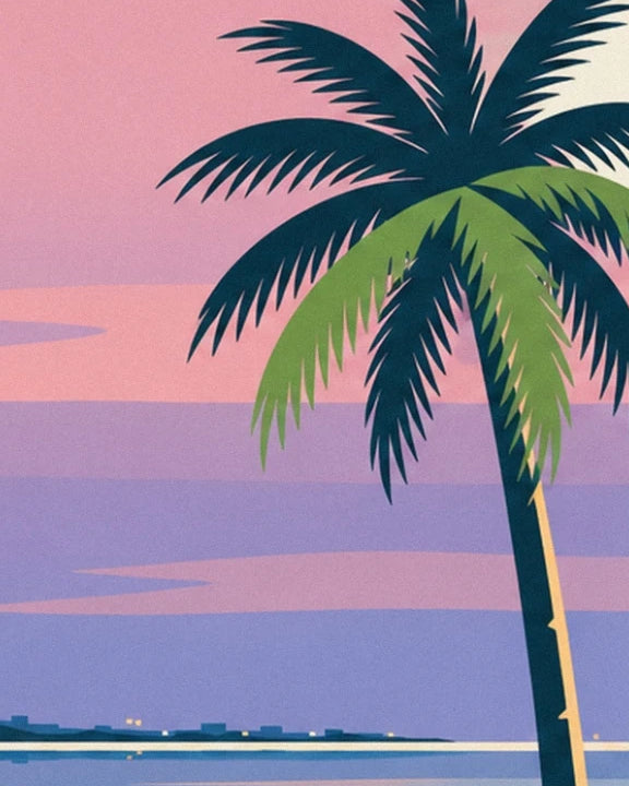 Un palmier aux palmes vertes et bleu sombre devant le ciel rose et mauve de Miami