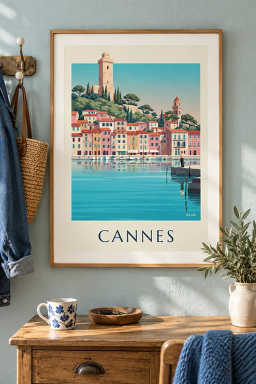 Poster Alter Hafen von Cannes und Le Suquet : gerahmt an der Wand