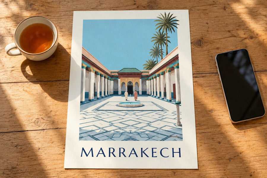 Affiche palais de la Bahia à Marrakech : posée sur une table