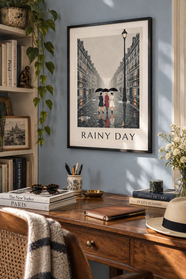 Affiche 3 femmes sous la pluie avec parapluies noirs : encadrée au mur