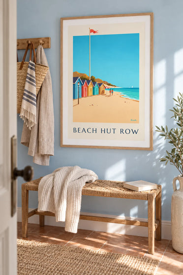 Affiche rangée de cabanes de plage colorées au bord de la mer : encadrée au mur