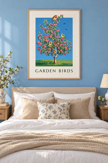 Poster gli uccelli del giardino su un melo in fiore: con cornice appeso al muro