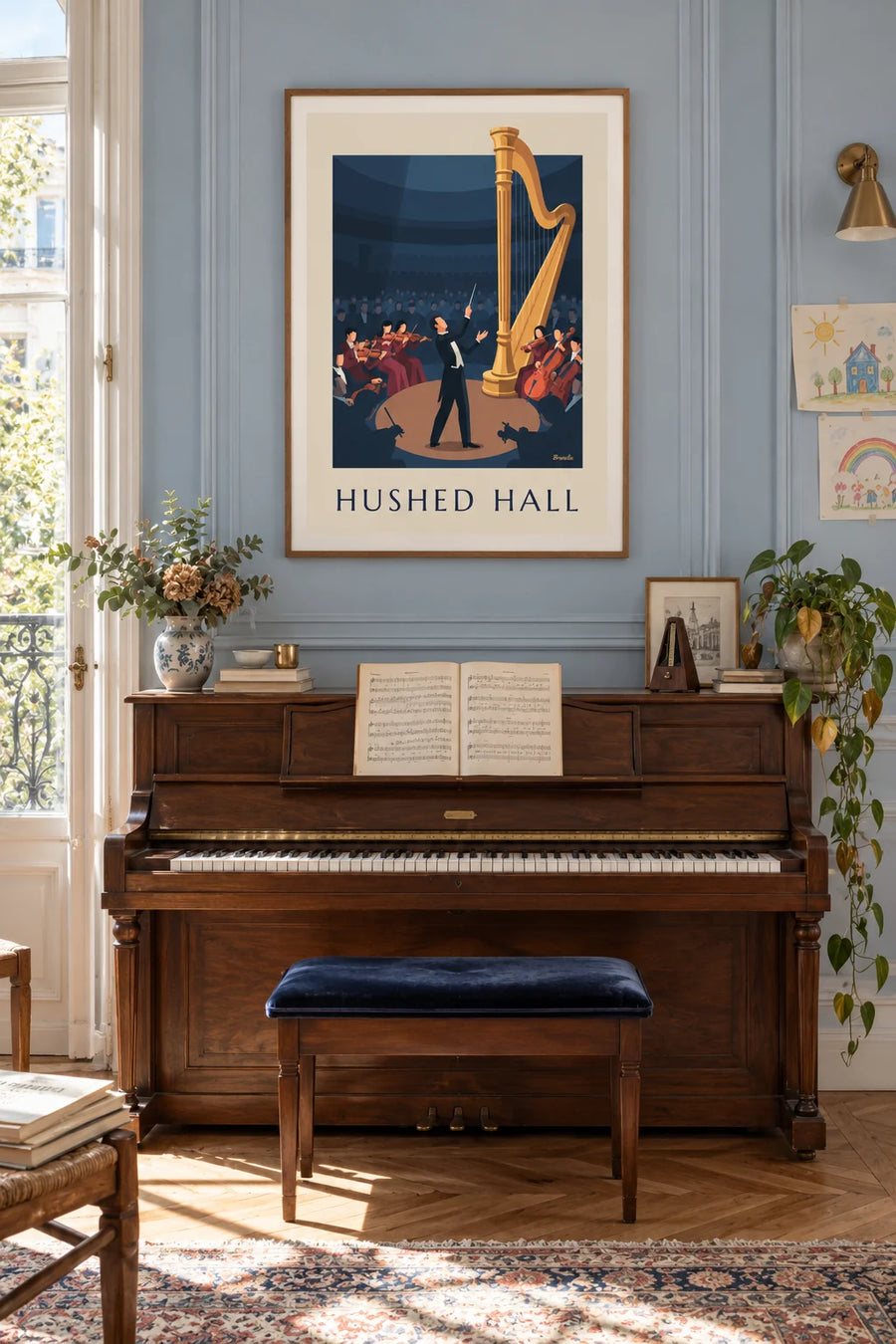 Affiche chef d'orchestre et grande harpe dorée en concert : encadrée au mur