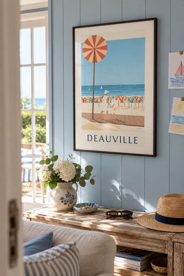 Poster madre e bambina sulle Planches di Deauville: incorniciato a parete