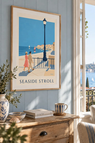 Poster coppia elegante a passeggio in riva al mare: stampa incorniciata alla parete