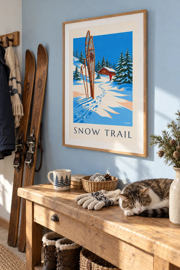 Affiche raquettes à neige en bois devant un chalet de montagne : encadrée au mur