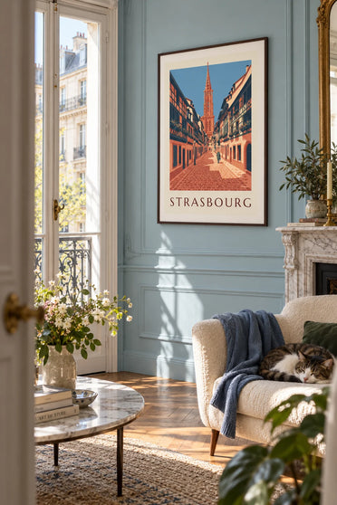 Affiche ruelle pavée et cathédrale du vieux Strasbourg : encadrée au mur