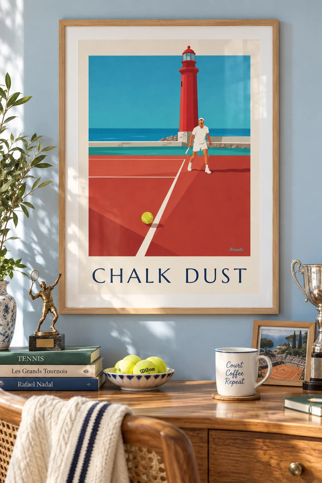 Mise en situation de Affiche balle de tennis sur la ligne et joueur stupéfait près du phare
