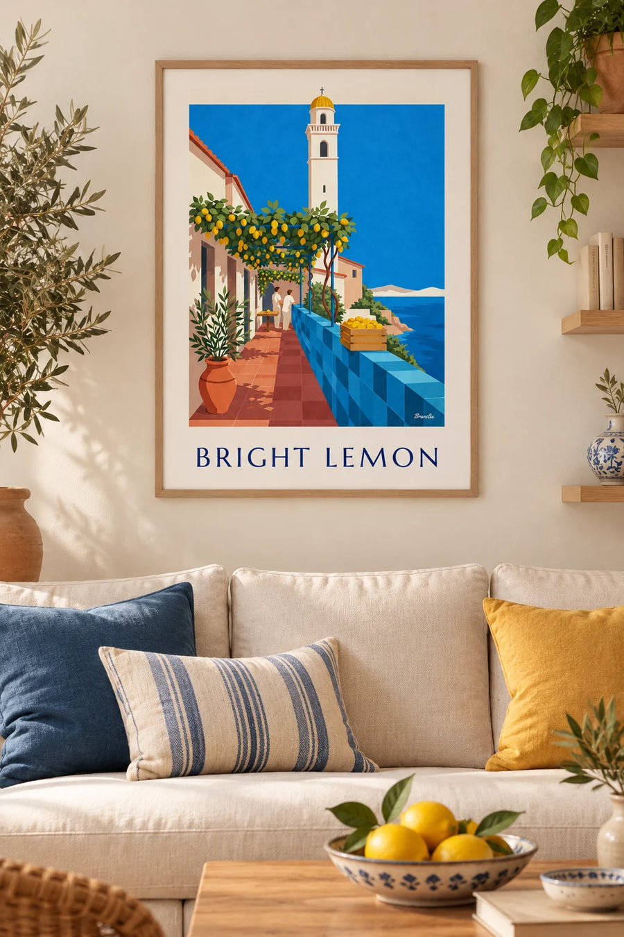 Poster Zitronenpergola und Glockenturm mit gelber Kuppel vor dem Meer: gerahmt an der Wand