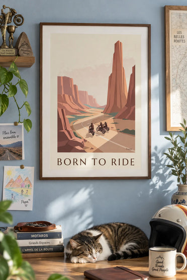 Affiche 3 motards en custom sur une route de canyon : encadrée au mur